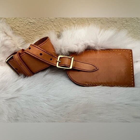 LOUIS VUITTON Vachetta Luggage Tag Poignet Set
Brown Leather - Picture 2 of 4